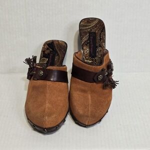 Bare Traps Suede Leather Clogs Mules w Buckle and Tassel Accents Admire Size 6